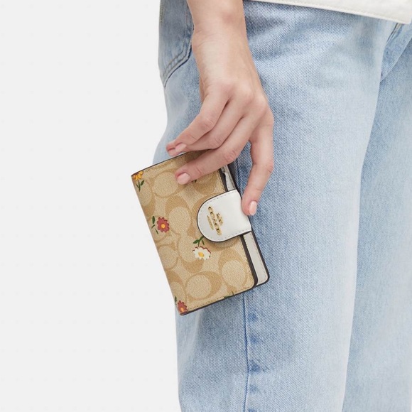 Coach medium zip Wallet - Picture 3 of 4